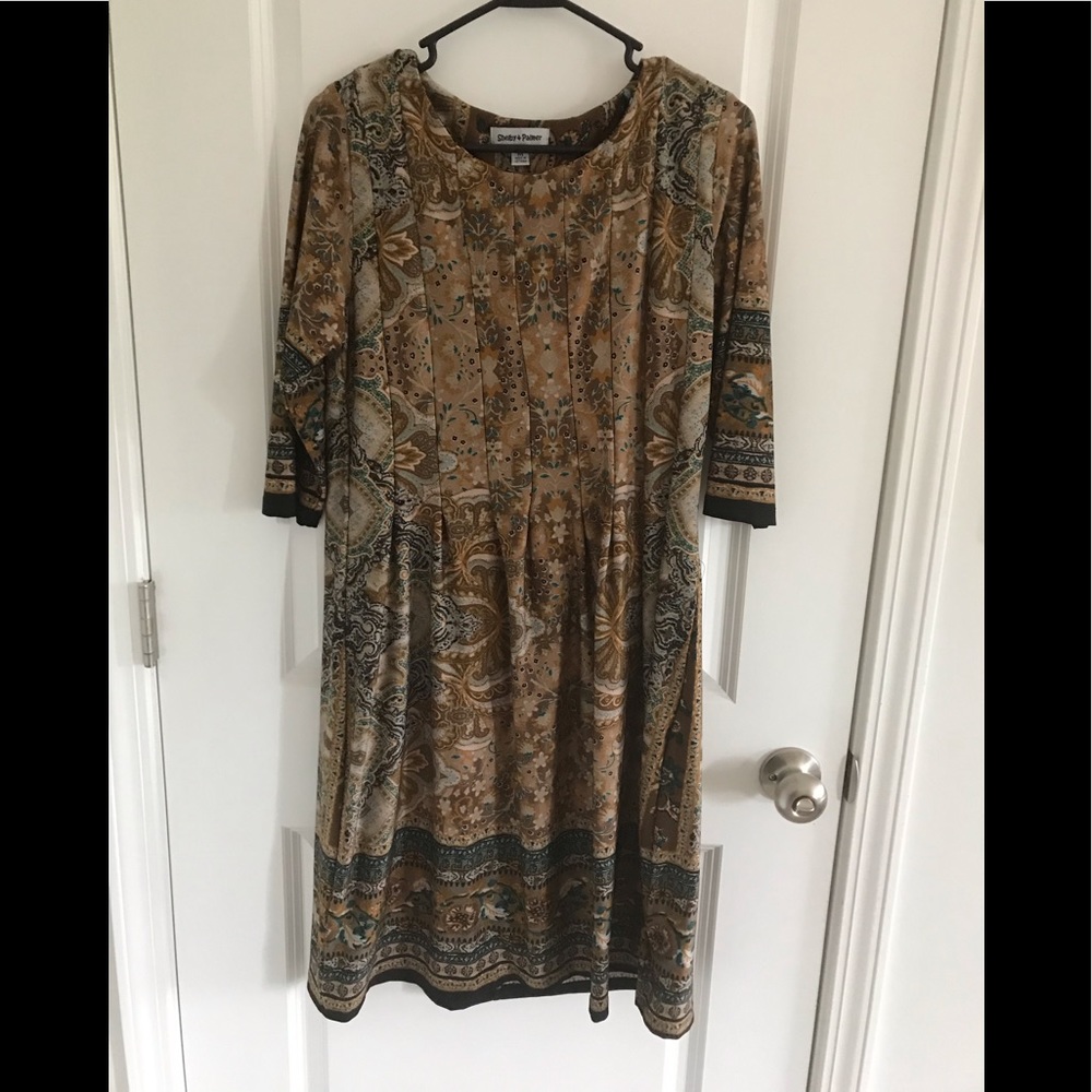 ❤️ 3/$15 BUNDLE and SAVE!❤️ Scoop neck 3/4 dress